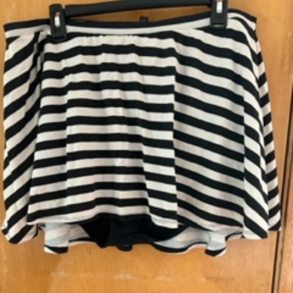 Torrid swim skirt size 2